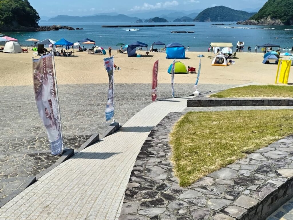 砂浜へのスロープ