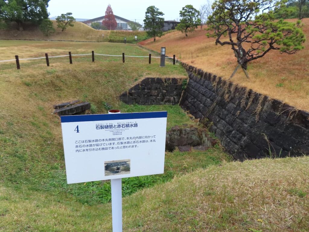 石製樋管と赤石積水路