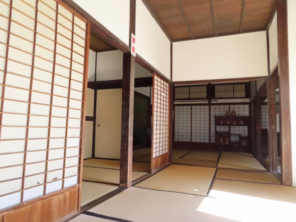 島田邸の建物内