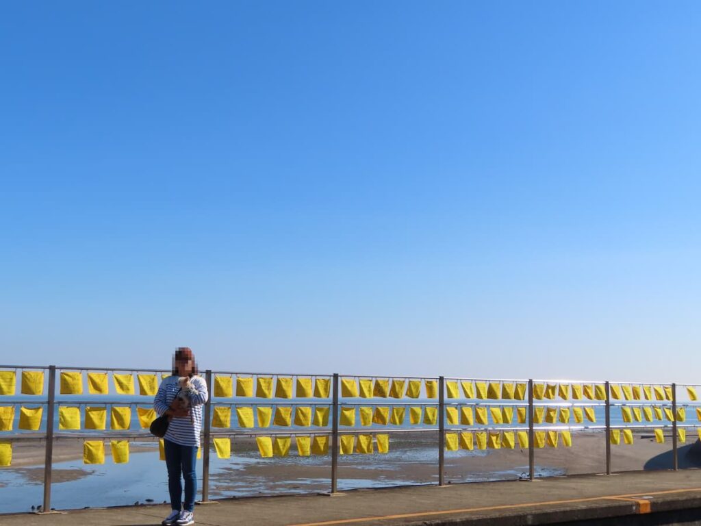 幸福の黄色いハンカチとママと犬