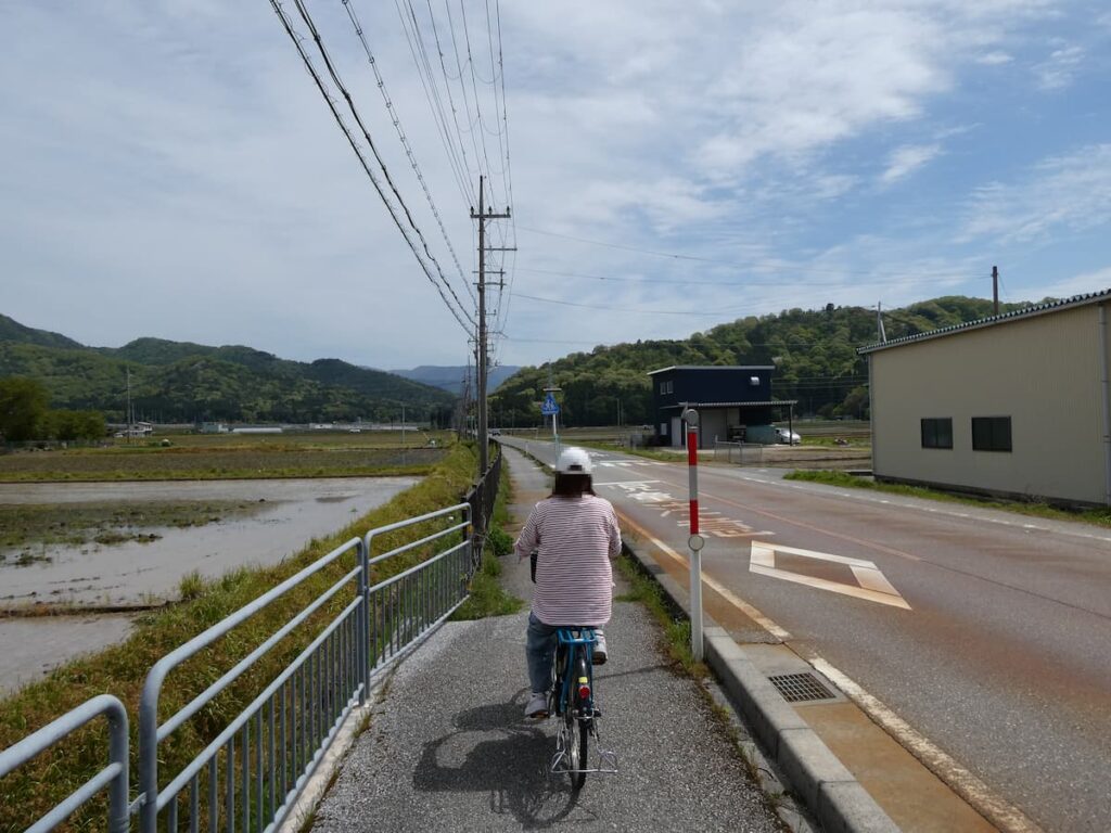 河毛駅から小谷城跡への道