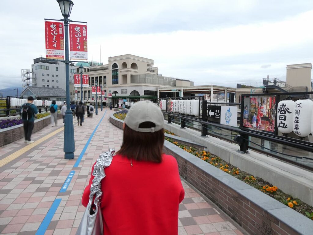 長浜駅から城下町へと続く道