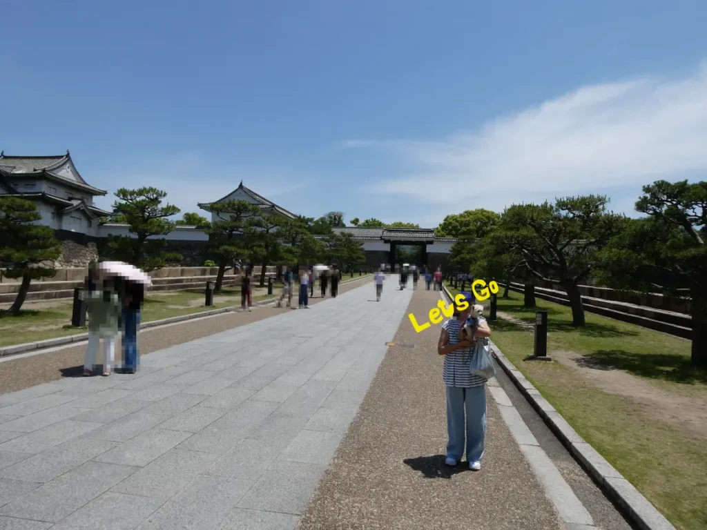 大手門前で記念撮影