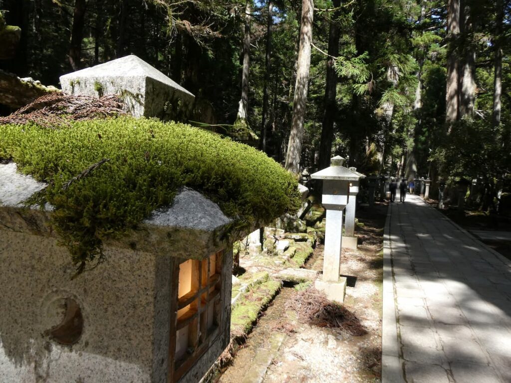 奥之院の参道